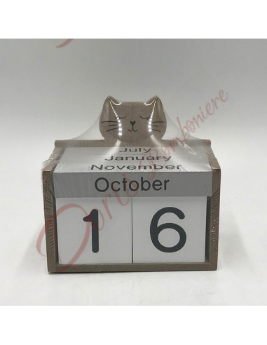 Ewiger Kalender aus Holz mit Katze