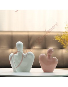Bomboniere matrimonio coppia abbraccio ceramica a forma di cuore due colori 2