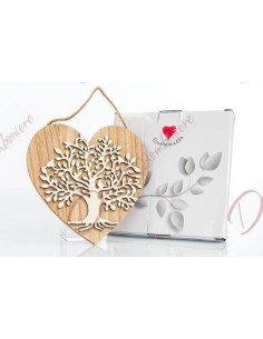 Bomboniere cuorematto cuore in legno con albero della vita sottopentola con scatola D6217 Cuorematto Bomboniere Utili
