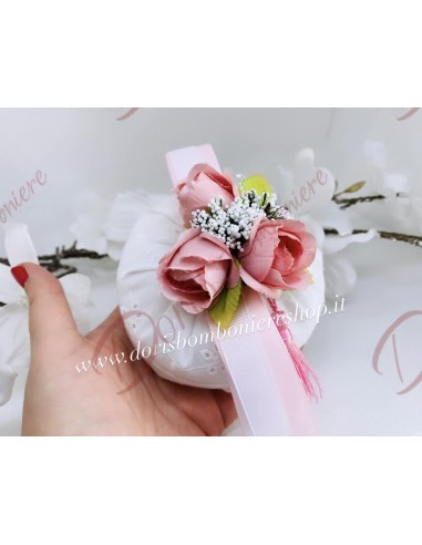 Round confetti bag in sartorial cotton complete with card and sugared almonds