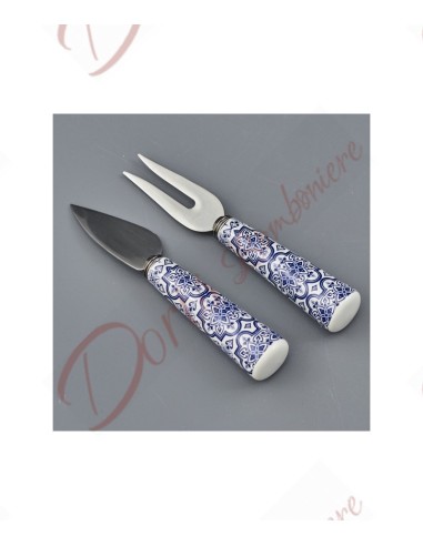 Bomboniere nozze utili ed economiche set due coltellini da formaggio manico ceramica maioliche blu cm 13x2.5