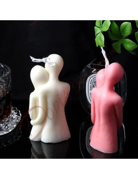 Bomboniere candele per matrimonio e o anniversario di nozze coppia stilizzata abbraccio cm 11.5 Bomboniere candele per matrimonio e o anniversario di nozze coppia stilizzata abbraccio cm 11.5