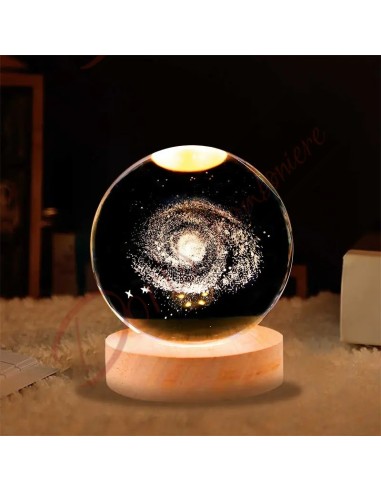 Galaxy party favorise la lampe à led sur le thème de l'astronomie avec une sphère en verre d'étoiles sur une base en bois