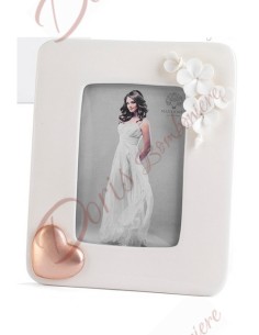 Bomboniere cornice portafoto in porcellana con lavorazione fiori e cuore color oro rosa cm 17.7 h