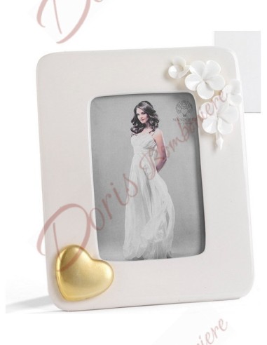 White porcelain frame favors with flowers and gold heart 17.7 cm high