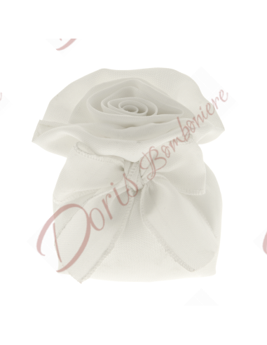 Sac de faveur pour dragées complet avec noeud et élégante rose centrale ronde blanche 11 cm