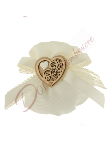 Bomboniere sacchettino porta confetti in cotone con fiocco lavorato e doppio cuore in legno cm 10