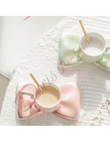 Nützliche originelle Mitbringsel und köstliche Kaffeetasse mit bogenförmiger Untertasse