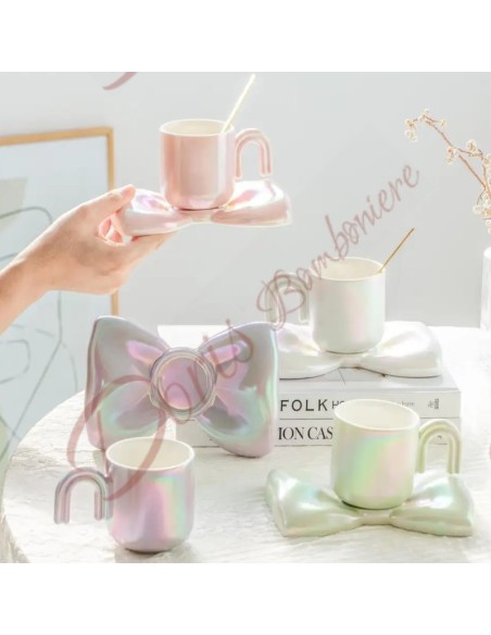 Nützliche originelle Mitbringsel und köstliche Kaffeetasse mit bogenförmiger Untertasse Nützliche originelle Mitbringsel und köstliche Kaffeetasse mit bogenförmiger Untertasse
