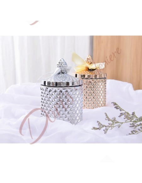 Bougie de mariage favorise une élégante boîte en verre avec couvercle et pompon en cire blanche Bougie de mariage favorise une élégante boîte en verre avec couvercle et pompon en cire blanche