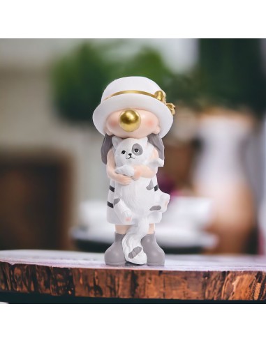 Girl's favor with cat in her arms and hat with gold bow, h 18 cm
