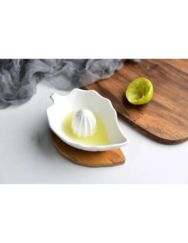 White porcelain citrus juicer favor with wooden cutter 10x12 cm