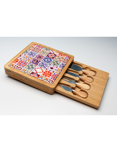 Cutting board favor with box of 4 cheese knives in wood and porcelain with Sicilian solidarity pattern Cuorematto