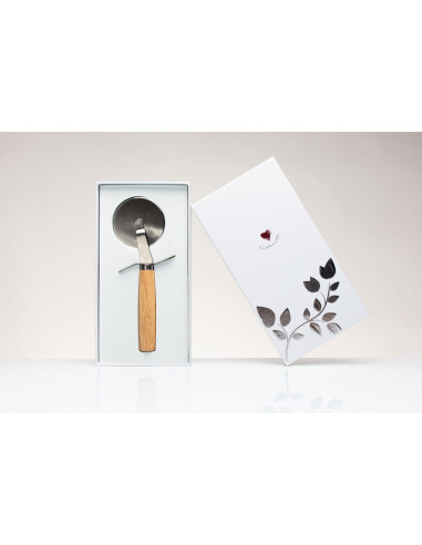 Useful wedding favors pizza cutter with wooden handle 18 cm with gift box