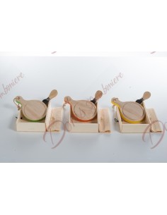 Dim. D10X15 tagliere tondo monoporzione in legno con scatola regalo in bambu in tre colori assortiti D5531 Cuorematto Matrimonio