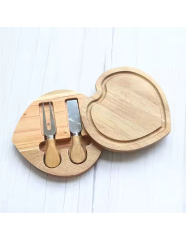 Bomboniera Tagliere in legno cuore con interno 2 coltellini formaggio diametro 18 cm circa