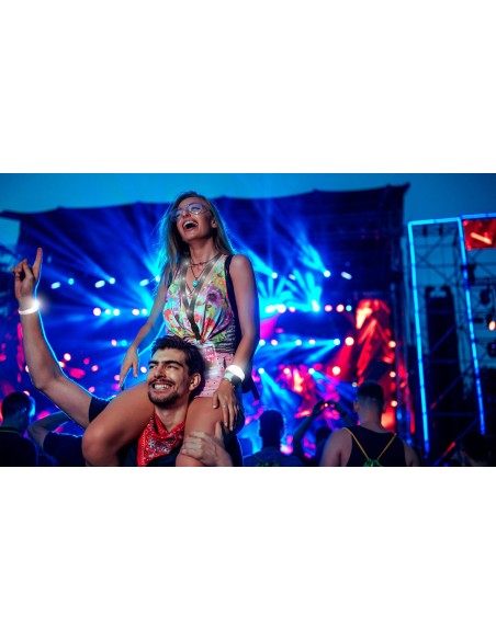 Bracelet lumineux RVB en silicone avec 2 LED, chronométré par la musique, gadget lumineux pour concerts et événements