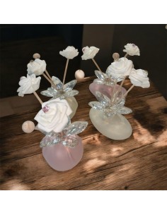 Désodorisant en verre orné de fleurs et de cristaux, idée cadeau pour un mariage