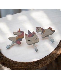 Porte-clés Licorne en Bois Artisanal, 3 Modèles Assortis