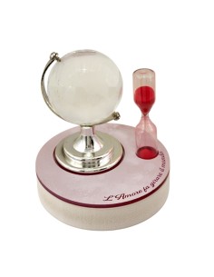 Globus als Gastgeschenk, rot, groß, satiniert, mit Sanduhr – 9 × 9
