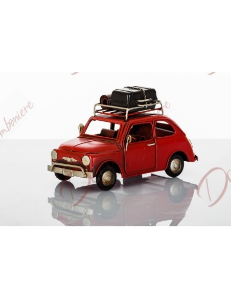 Dim. 16*8*9 auto antica rossa in latta con valigia sul bagagliaio. misure 16x8x8 cm D5623