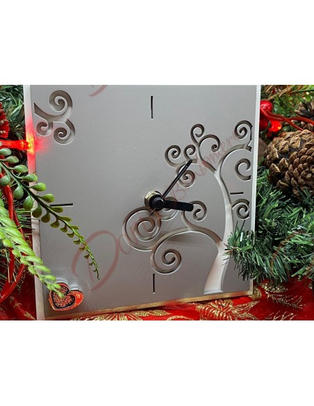 Graue Uhr mit silbernem Herz und Lebensbaum 16x16 Graue Uhr mit silbernem Herz und Lebensbaum 16x16