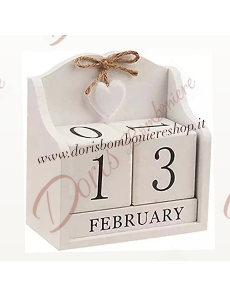 Bomboniere Calendario perpetuo in legno con cuore bianco 14.5x8x15 cm h Bomboniere Calendario perpetuo in legno con cuore bianco 14.5x8x15 cm h