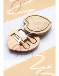 Tagliere in legno cuore con interno 2 coltellini formaggio diametro 18 cm circa 2