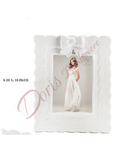 Cadre photo en dentelle de porcelaine blanche avec noeud 16x20h cm (photo 9x13)